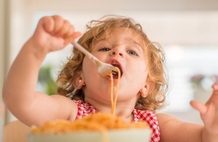 Criança com fome a todo momento: o que fazer?
