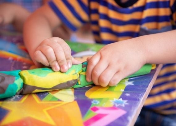 como fazer massa de modelar com crianças