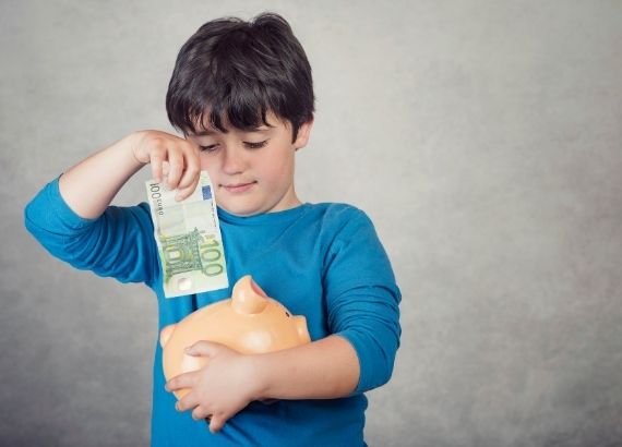 como ensinar educação financeira infantil