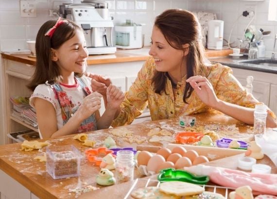 Conheça 10 brincadeiras para fazer em casa com crianças até 12 anos