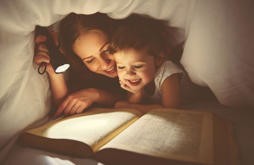 8 livros com histórias assustadoras para contar no escuro